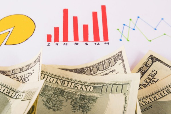 Biểu tượng khóa và dữ liệu được mã hóa, minh họa bảo mật dữ liệu của win365
